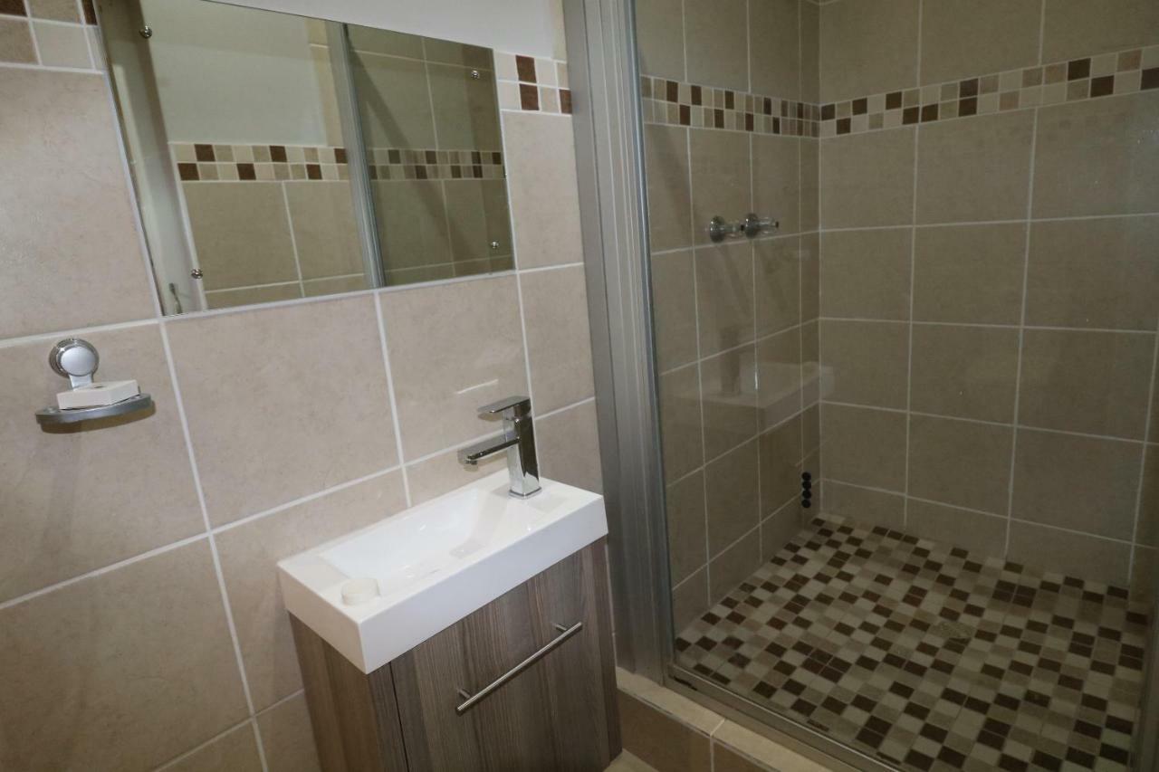 Farm View Guest House Източен Лондон Екстериор снимка